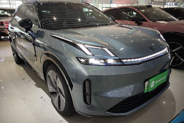 Used Lynk & Co 08 EM-P 2025 220 km All-Wheel-Drive Performance Halo Exterior 1