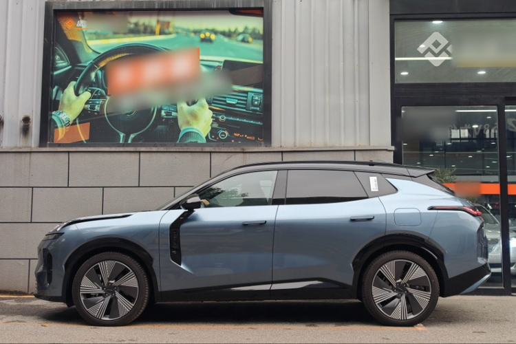 Used Lynk & Co 08 EM-P 2025 245km Ultra-Long Range Halo Exterior 1