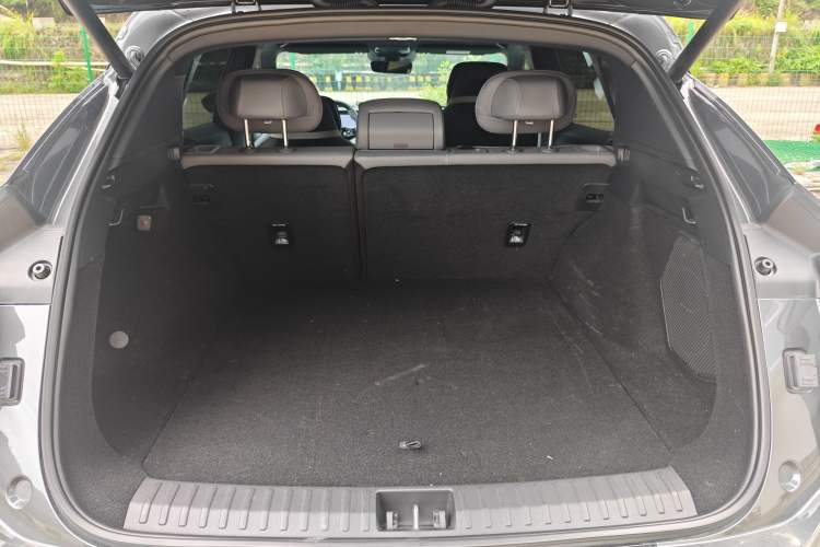 Used Lynk & Co 08 EM-P 2025 120km Long-Range Halo Exterior 10