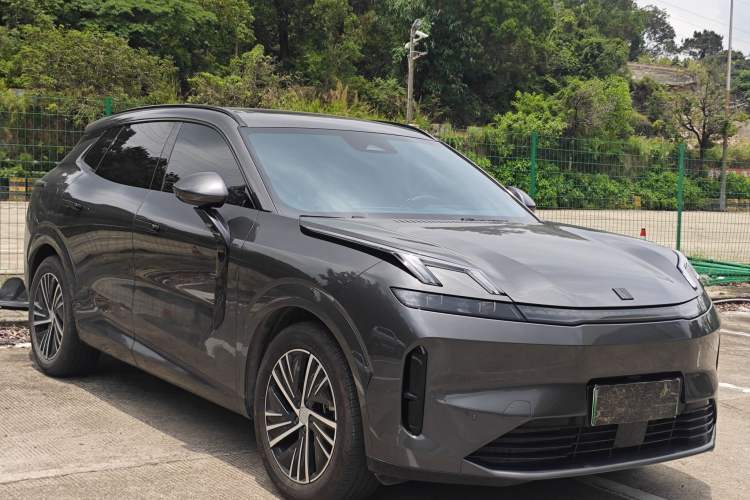 Used Lynk & Co 08 EM-P 2025 120km Long-Range Halo Exterior 2
