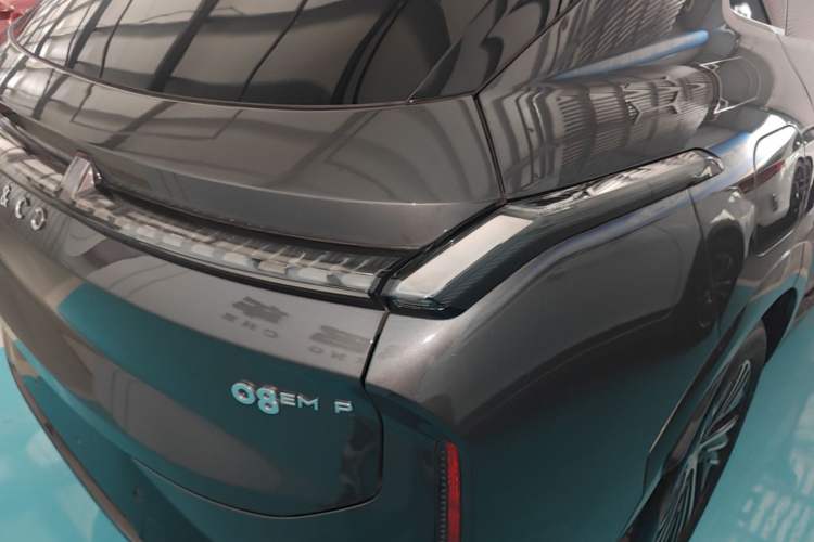 Used Lynk & Co 08 EM-P 2025 120km Long-Range Halo Exterior 3