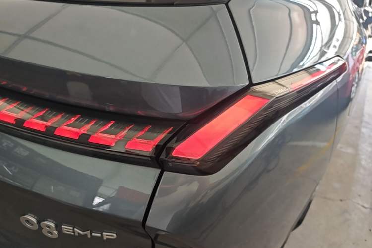 Used Lynk & Co 08 EM-P 2025 245km Ultra-Long Range Halo Exterior 3