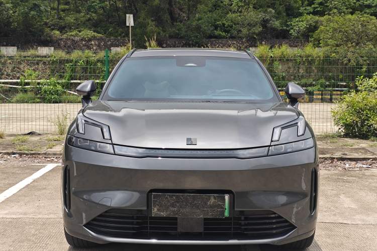 Used Lynk & Co 08 EM-P 2025 120km Long-Range Halo Exterior 3