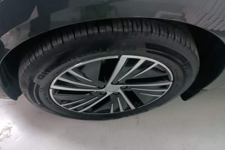 Used Lynk & Co 08 EM-P 2025 120km Long-Range Pro Exterior 4