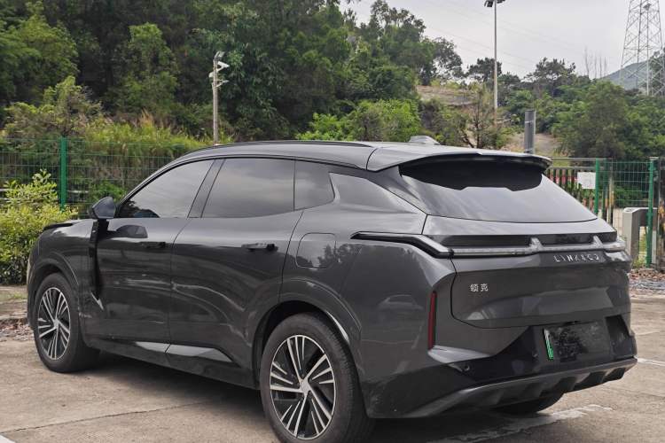 Used Lynk & Co 08 EM-P 2025 120km Long-Range Halo Exterior 5