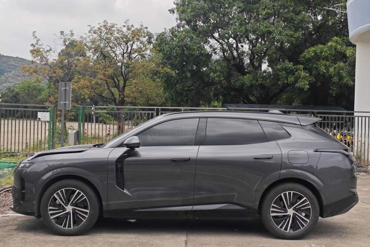 Used Lynk & Co 08 EM-P 2025 120km Long-Range Halo Exterior 6