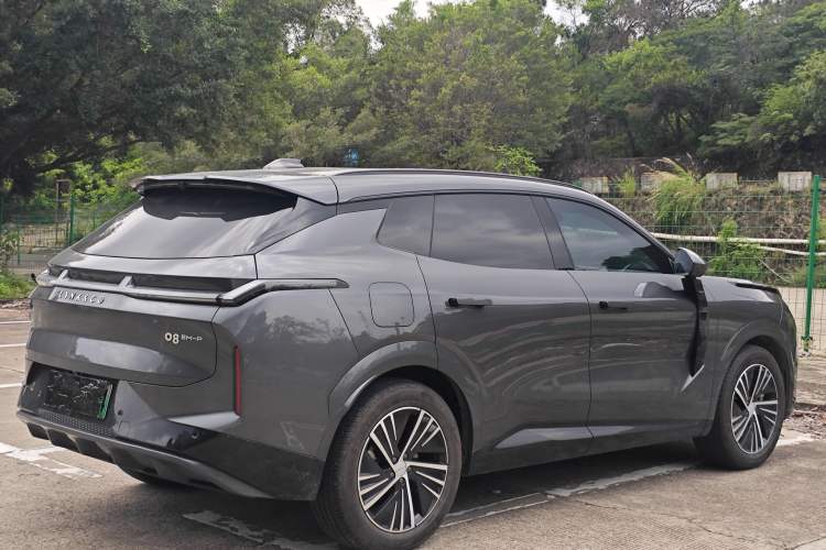Used Lynk & Co 08 EM-P 2025 120km Long-Range Halo Exterior 7
