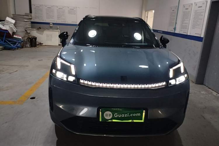 Used Lynk & Co 08 EM-P 2025 220 km All-Wheel-Drive Performance Halo Front