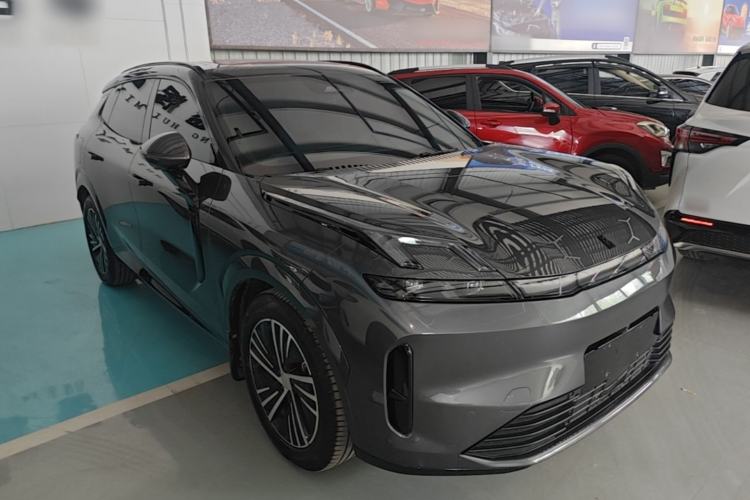 Used Lynk & Co 08 EM-P 2025 120km Long-Range Halo Front Right 45 Deg