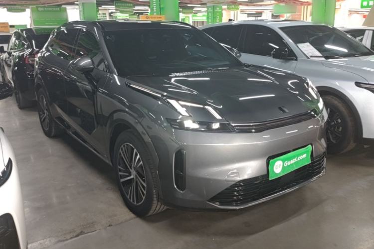 Used Lynk & Co 08 EM-P 2025 120km Long-Range Plus Front Right 45 Deg