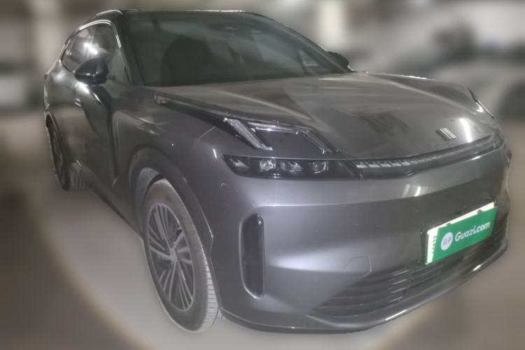 Used Lynk & Co 08 EM-P 2025 120km Long-Range Halo Front Right 45 Deg