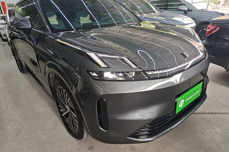 Used Lynk & Co 08 EM-P 2025 120km Long-Range Halo Front Right 45 Deg