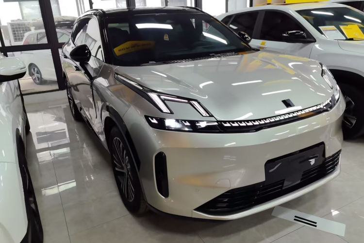 Used Lynk & Co 08 EM-P 2025 120km Long-Range Halo Front Right 45 Deg