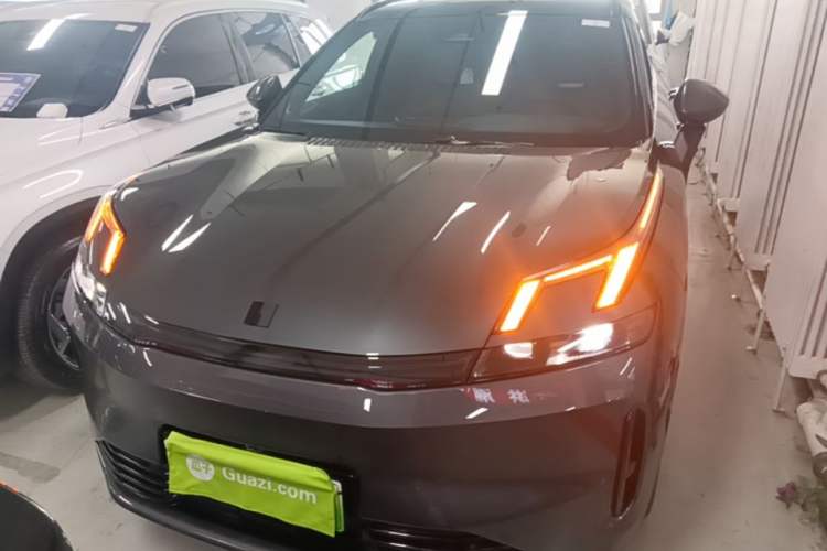 Used Lynk & Co 08 EM-P 2025 120km Long-Range Pro Front