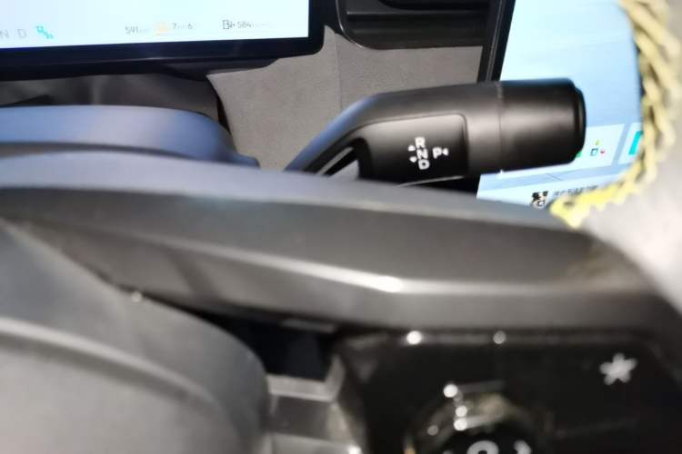Used Lynk & Co 08 EM-P 2025 120km Long-Range Halo Gear Lever