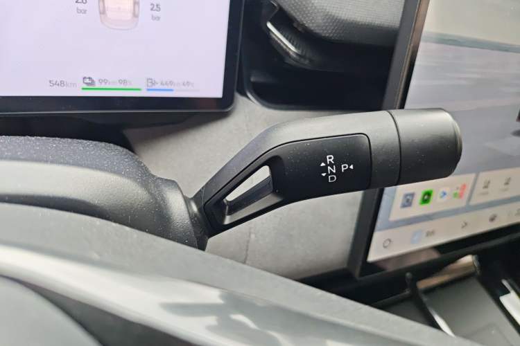 Used Lynk & Co 08 EM-P 2025 120km Long-Range Halo Gear Lever