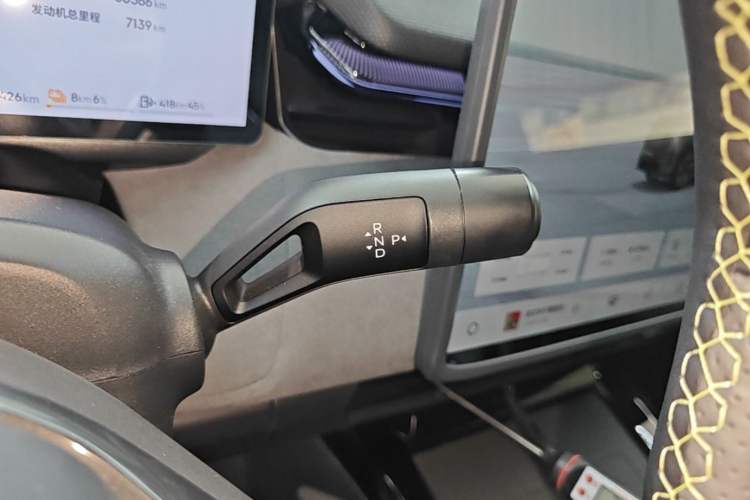 Used Lynk & Co 08 EM-P 2025 120km Long-Range Pro Gear Lever
