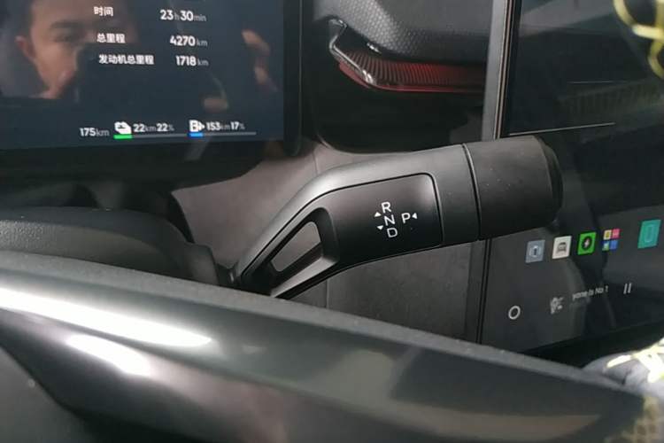 Used Lynk & Co 08 EM-P 2025 120km Long-Range Halo Gear Lever