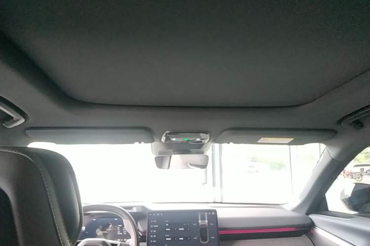 Used Lynk & Co 08 EM-P 2025 120km Long-Range Halo Headliner