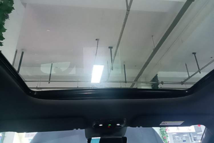 Used Lynk & Co 08 EM-P 2025 120km Long-Range Pro Headliner