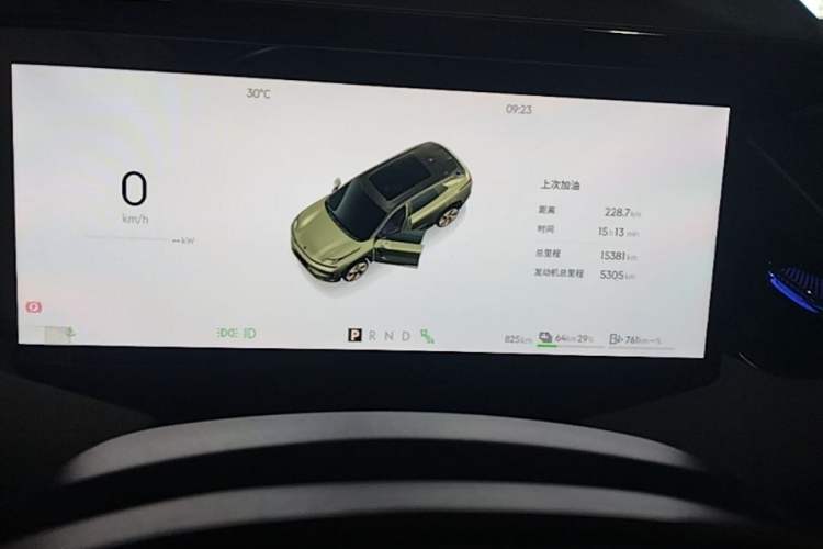 Used Lynk & Co 08 EM-P 2025 220 km All-Wheel-Drive Performance Halo Instrument Cluster
