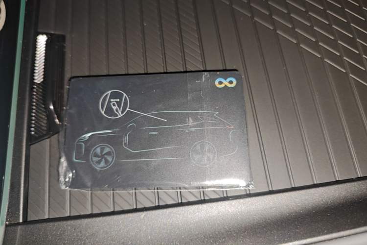 Used Lynk & Co 08 EM-P 2025 120km Long-Range Halo Interior 1