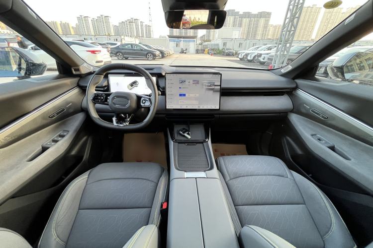 Used Lynk & Co 08 EM-P 2025 245km Ultra-Long Range Halo Interior 1