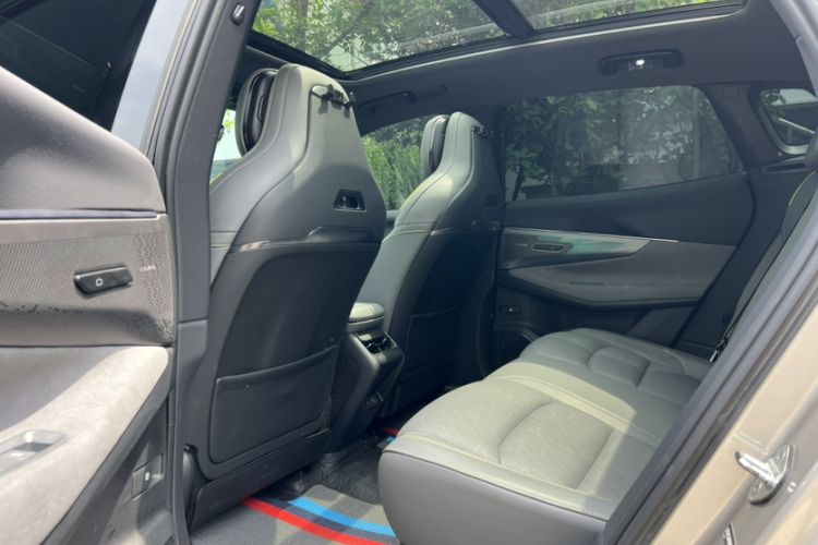 Used Lynk & Co 08 EM-P 2025 120km Long-Range Pro Interior 1