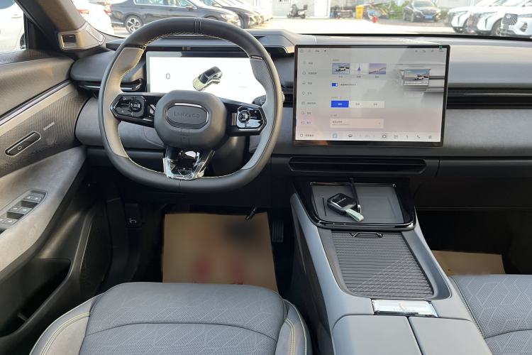Used Lynk & Co 08 EM-P 2025 245km Ultra-Long Range Halo Interior 2