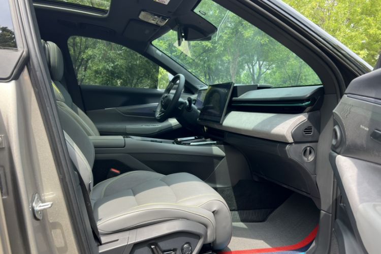 Used Lynk & Co 08 EM-P 2025 120km Long-Range Pro Interior 2
