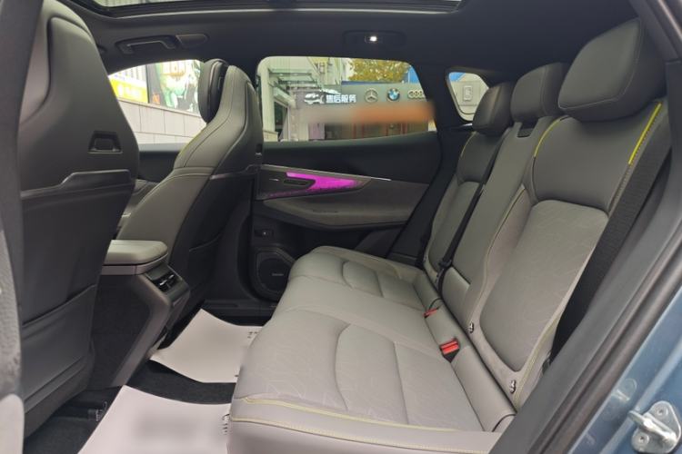 Used Lynk & Co 08 EM-P 2025 245km Ultra-Long Range Halo Interior 2