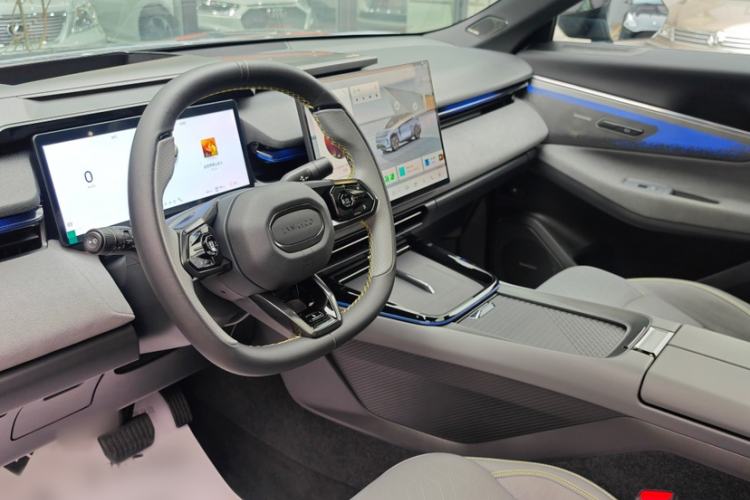 Used Lynk & Co 08 EM-P 2025 245km Ultra-Long Range Halo Interior 3