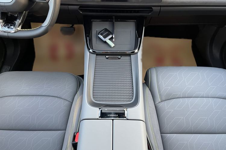 Used Lynk & Co 08 EM-P 2025 245km Ultra-Long Range Halo Interior 6