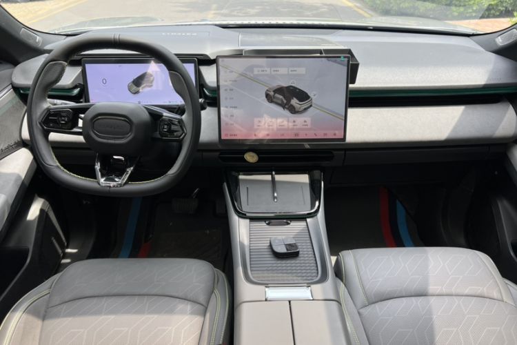 Used Lynk & Co 08 EM-P 2025 120km Long-Range Pro Interior 6