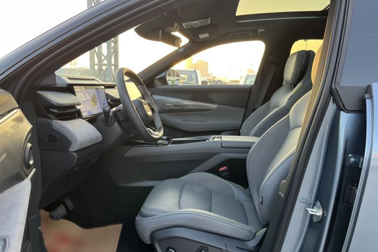 Used Lynk & Co 08 EM-P 2025 245km Ultra-Long Range Halo Interior 7