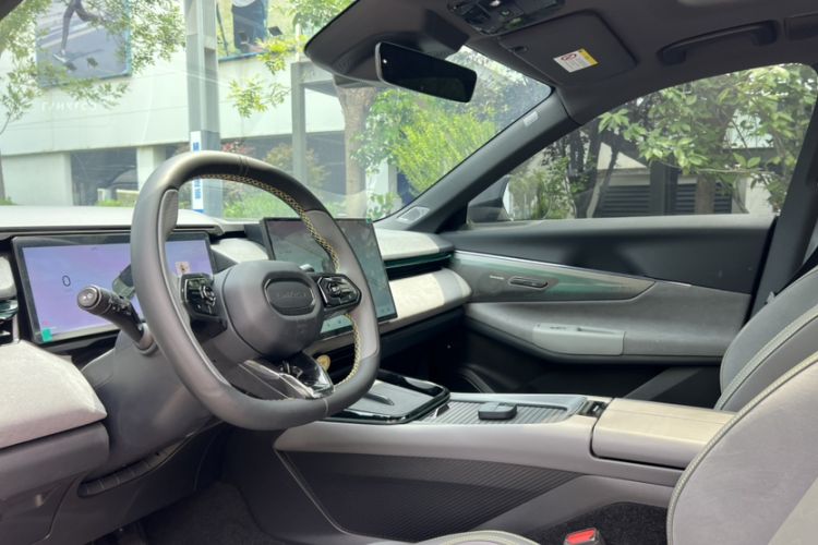Used Lynk & Co 08 EM-P 2025 120km Long-Range Pro Interior 7