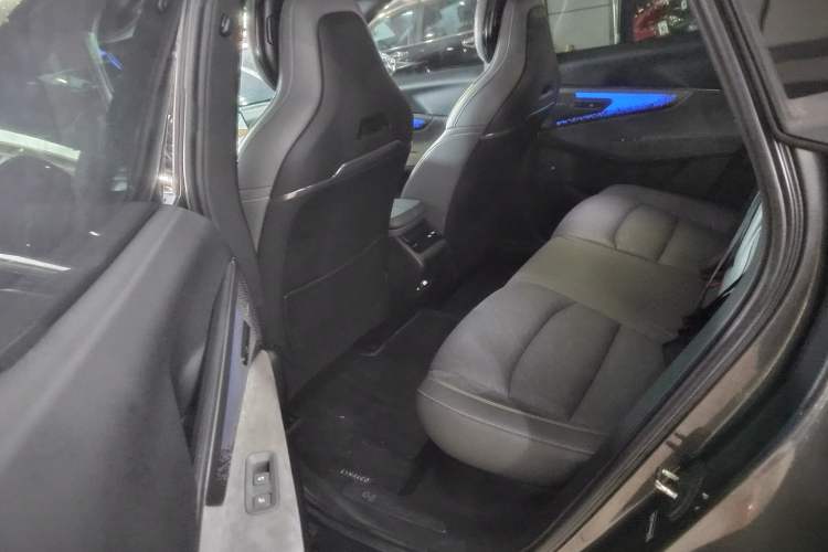 Used Lynk & Co 08 EM-P 2025 245 km Ultra-Long Range Pro Interior 7