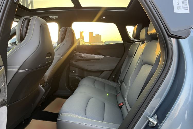 Used Lynk & Co 08 EM-P 2025 245km Ultra-Long Range Halo Interior 8