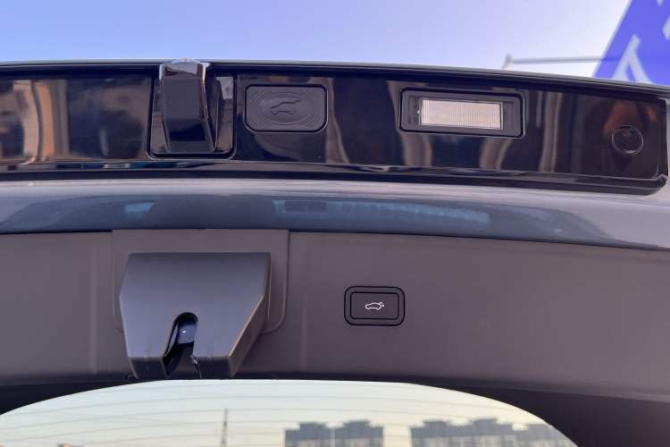Used Lynk & Co 08 EM-P 2025 245km Ultra-Long Range Halo Interior 9