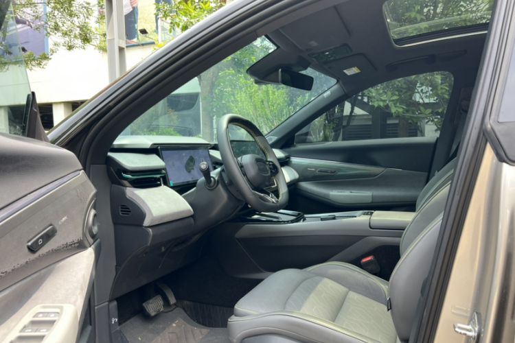 Used Lynk & Co 08 EM-P 2025 120km Long-Range Pro Interior 9