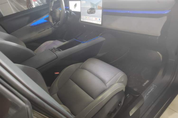 Used Lynk & Co 08 EM-P 2025 245 km Ultra-Long Range Pro Interior 9
