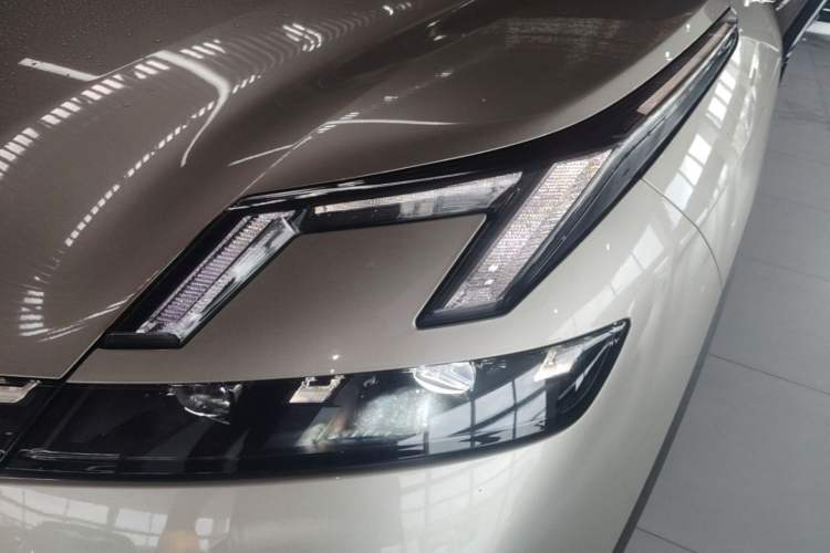 Used Lynk & Co 08 EM-P 2025 245km Ultra-Long Range Halo Left Front Headlight