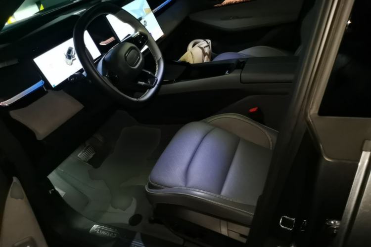 Used Lynk & Co 08 EM-P 2025 120km Long-Range Halo Left Front Seat