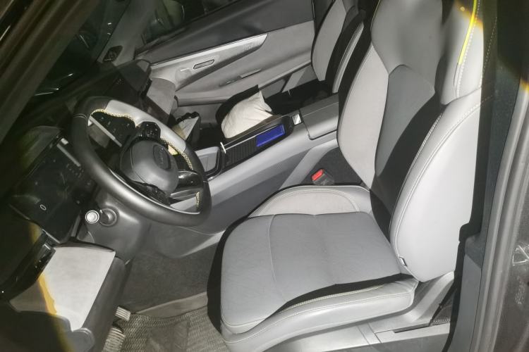 Used Lynk & Co 08 EM-P 2025 120km Long-Range Halo Left Front Seat