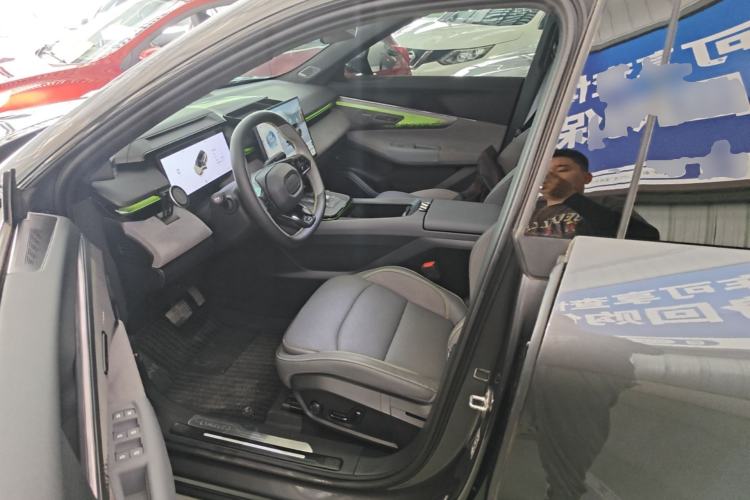 Used Lynk & Co 08 EM-P 2025 120km Long-Range Halo Left Front Seat