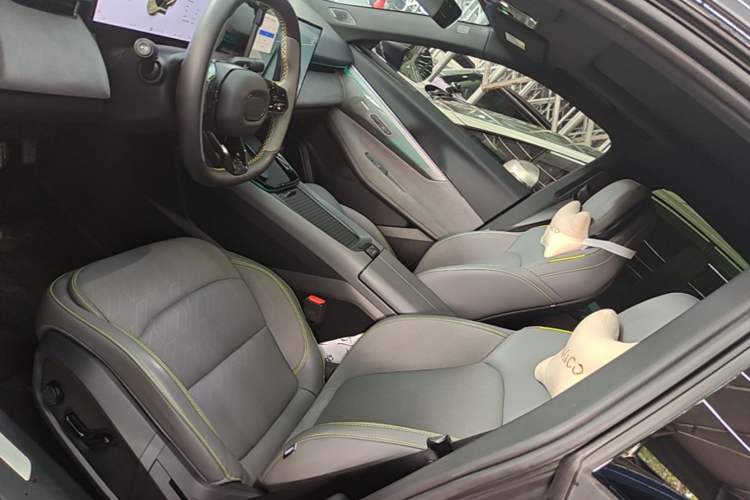 Used Lynk & Co 08 EM-P 2025 120km Long-Range Halo Left Front Seat