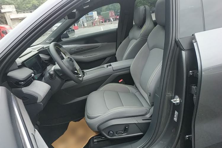 Used Lynk & Co 08 EM-P 2025 120km Long-Range Halo Left Front Seat