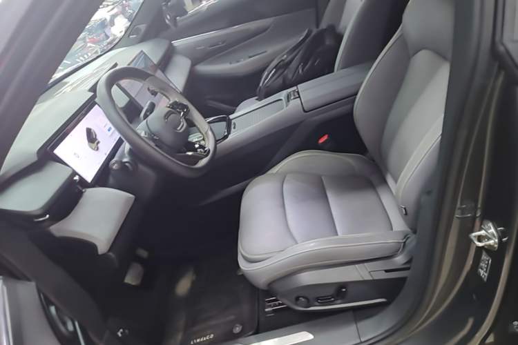 Used Lynk & Co 08 EM-P 2025 120km Long-Range Pro Left Front Seat