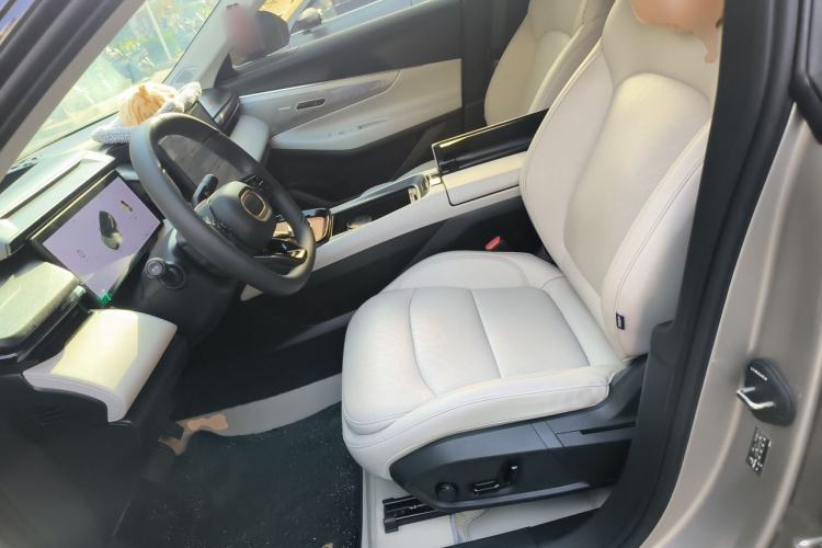 Used Lynk & Co 08 EM-P 2025 245km Ultra-Long Range Halo Left Front Seat