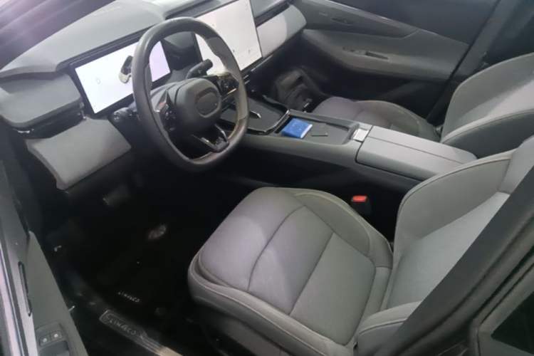 Used Lynk & Co 08 EM-P 2025 120km Long-Range Pro Left Front Seat